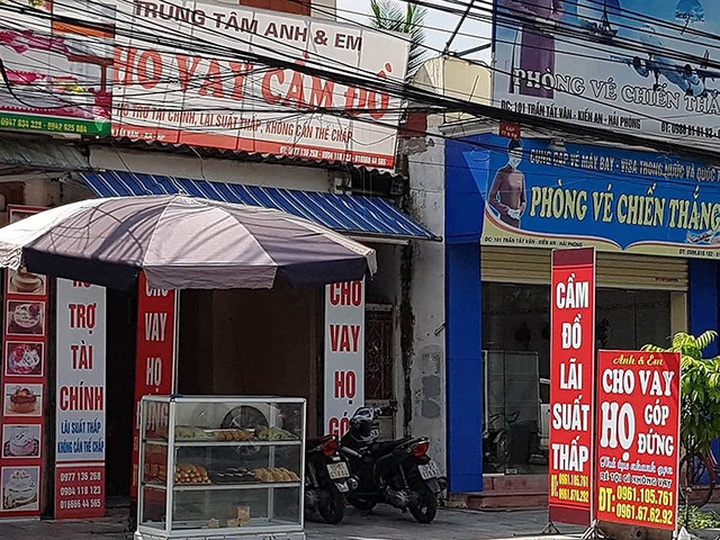 Cửa tiệm họ góp mọc lên như nấm sau mưa.