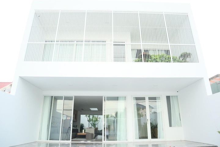 Xấu, đẹp bên trong ngôi nhà 2 tầng tốn nhiều tiền vẫn bị ví như lồng sắt - 1
