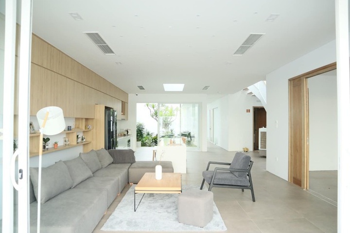 Xấu, đẹp bên trong ngôi nhà 2 tầng tốn nhiều tiền vẫn bị ví như lồng sắt - 2