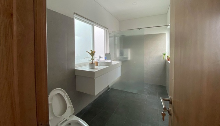 Xấu, đẹp bên trong ngôi nhà 2 tầng tốn nhiều tiền vẫn bị ví như lồng sắt - 9