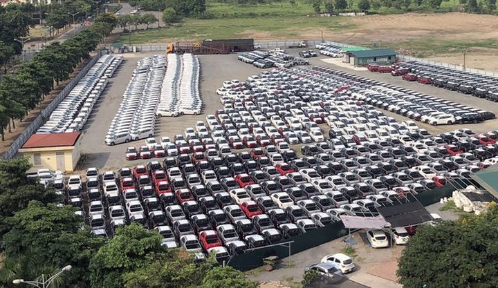 Xe sang chạy đua đại hạ giá, rúng động thước lái báo nhầm hàng trăm triệu đồng - 1