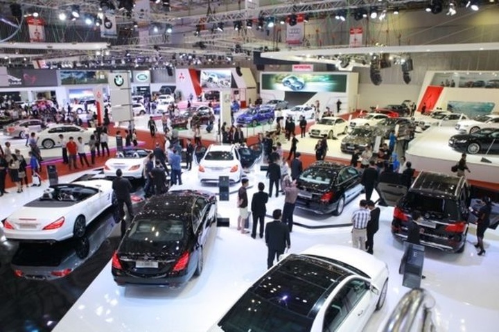 Xe sang đồng loạt ra mẫu mới, nhà giàu Việt sắp đón tin vui - 2