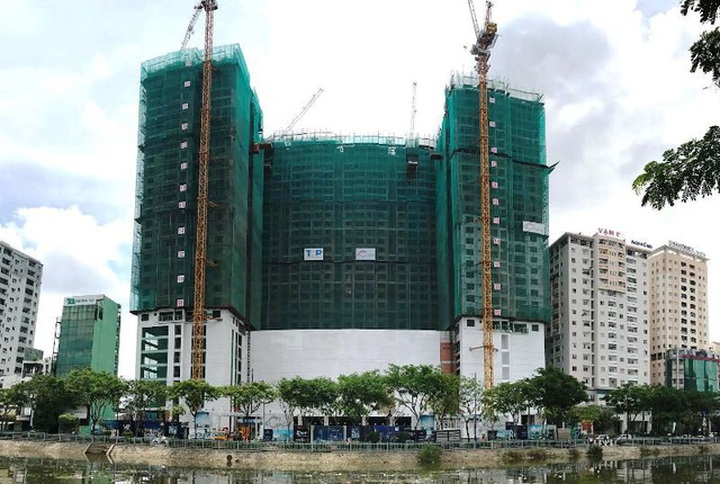 Công tác giải phóng mặt bằng ngày càng khó khăn cũng là một “điểm nghẽn” của thị trường.