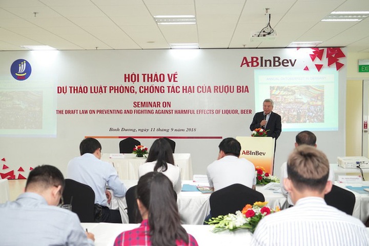 Hội thảo về Dự thảo Luật phòng, chống tác hại của rượu bia tổ chức tại tỉnh Bình Dương.