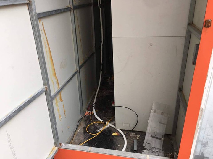Hiện trường buồng ATM bị đặt mình đã được xử lý