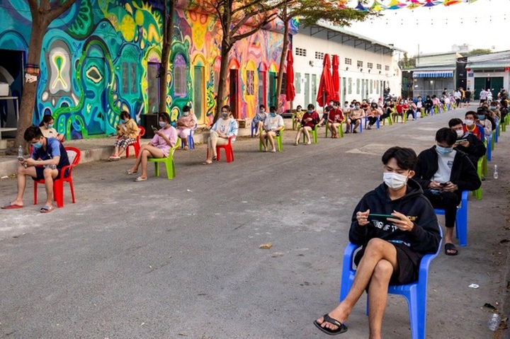 Residents prepare for Tet lockdown in Binh Duong - 8 Residents prepare for Tet lockdown in Binh Duong - 8