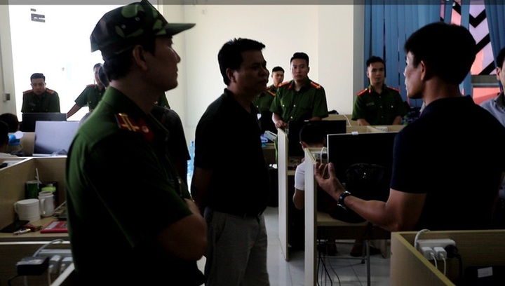 Nearly 400 Chinese detained in Hai Phong gambling raid - 1