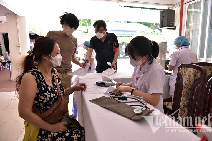 Hanoi launches largest Covid-19 vaccination campaign - 3