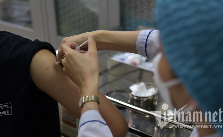Hanoi launches largest Covid-19 vaccination campaign - 5