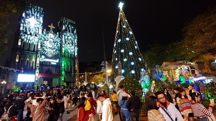 Expats enjoy full and peaceful Christmas in Vietnam amid COVID-19 - 1