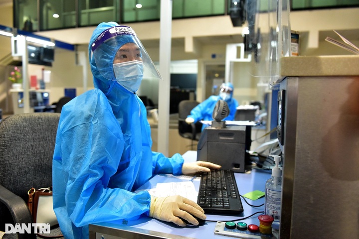 Tan Son Nhat airport busy after flight resumption - 4 Tan Son Nhat airport busy after flight resumption - 4