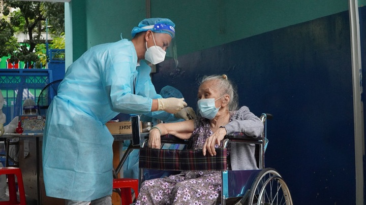 Health Ministry proposes free Covid-19 vaccination until late 2022 - 1