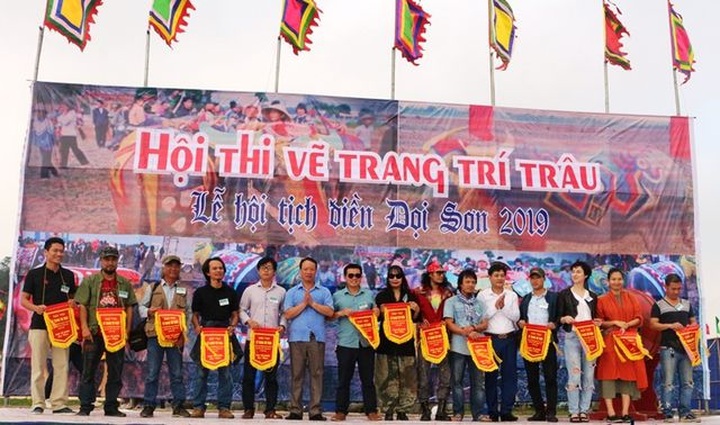 Buffalo painting contest held in Ha Nam - 5