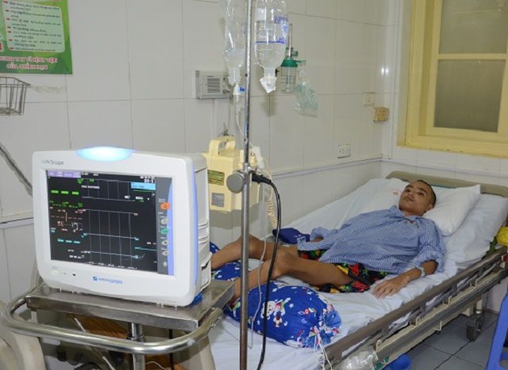 Dantri/DTiNews readers help poor boy overcome threat of death - 1 Dantri/DTiNews readers help poor boy overcome threat of death - 1