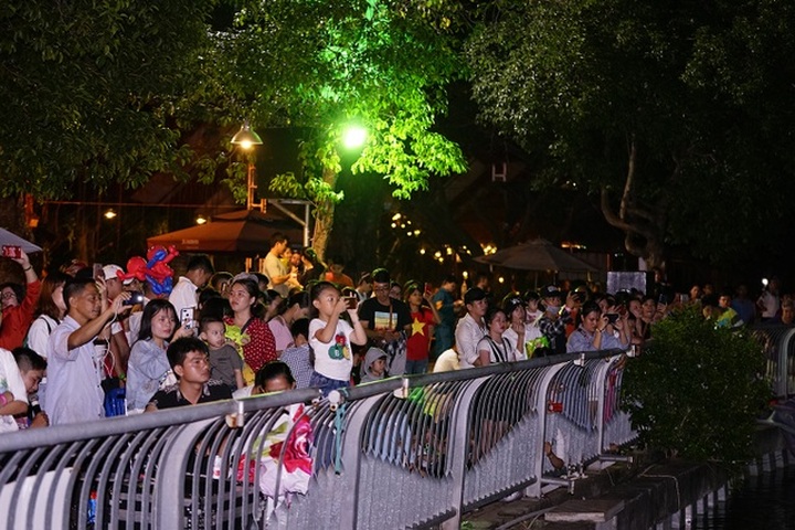 Fireworks light up HCM City sky on National Day - 2