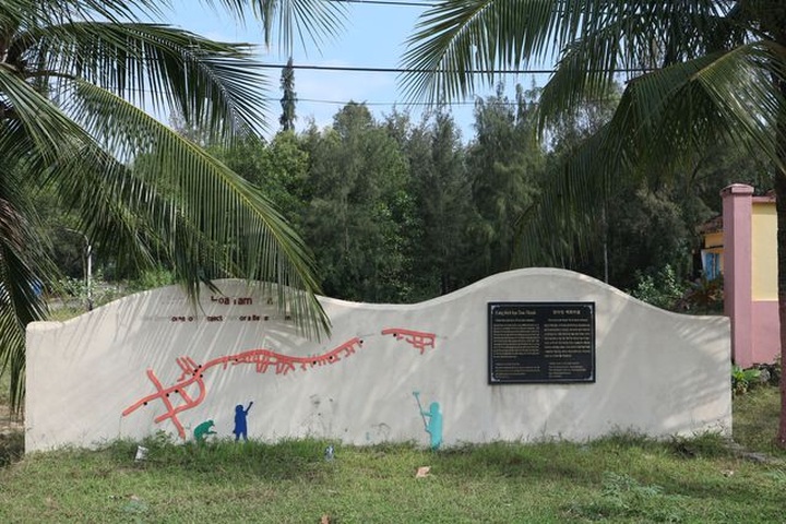 Disrepair costs mural fishing village tourists - 1