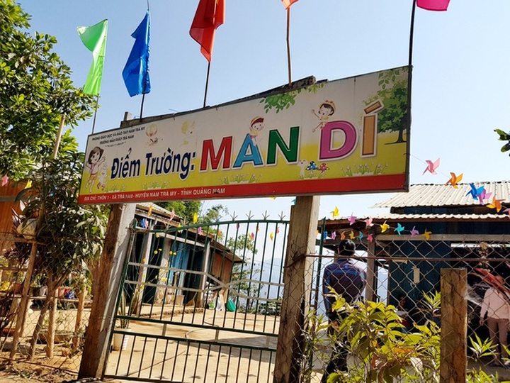 Students take long and difficult road to schools in the mountain - 1