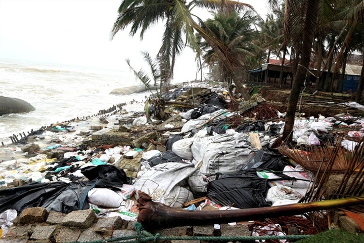 Hoi An beaches further devastated by storms - 1 Hoi An beaches further devastated by storms - 1