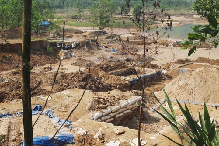 Illegal mining continues at Bong Mieu Gold Mine - 1 Illegal mining continues at Bong Mieu Gold Mine - 1