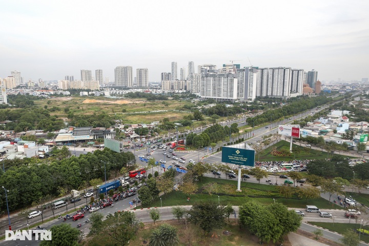 HCM City congested in post-Tet return to work - 2