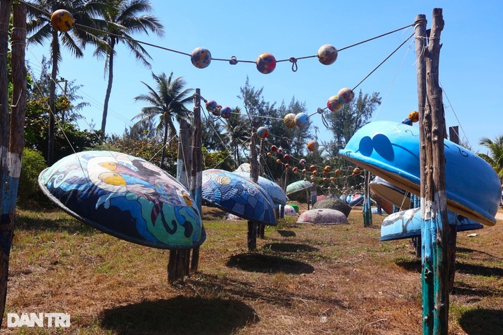 Murals added to Quang Nam fishing village - 1