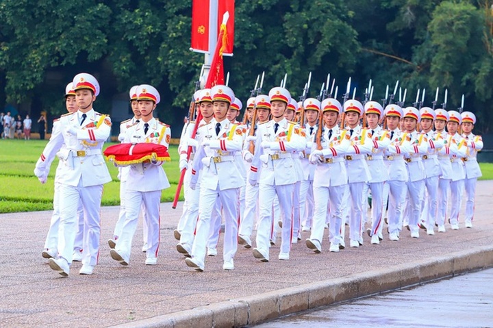 Flag-raising ceremony marks Vietnam's 79th National Day - 1 Flag-raising ceremony marks Vietnam's 79th National Day - 1