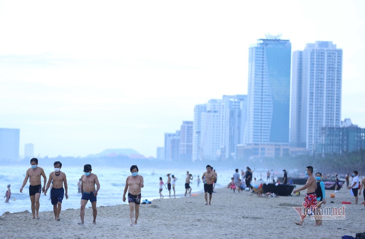 Danang reopens public beaches - 2