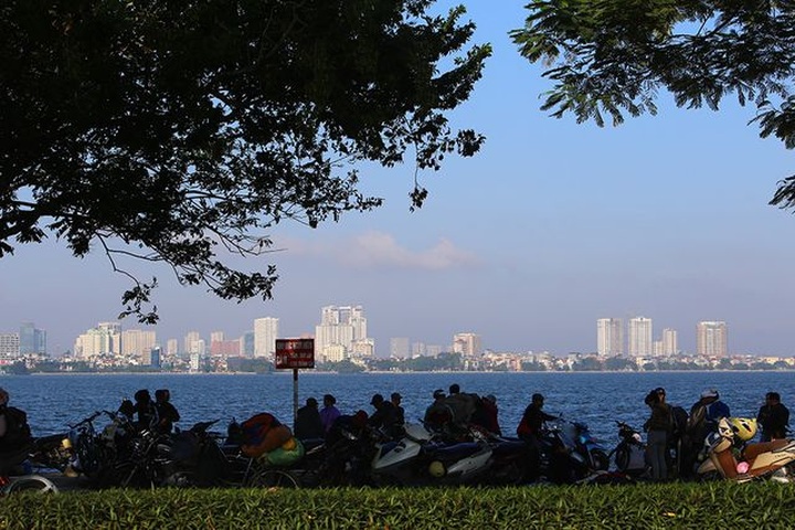 Late autumn morning by the West Lake - 1