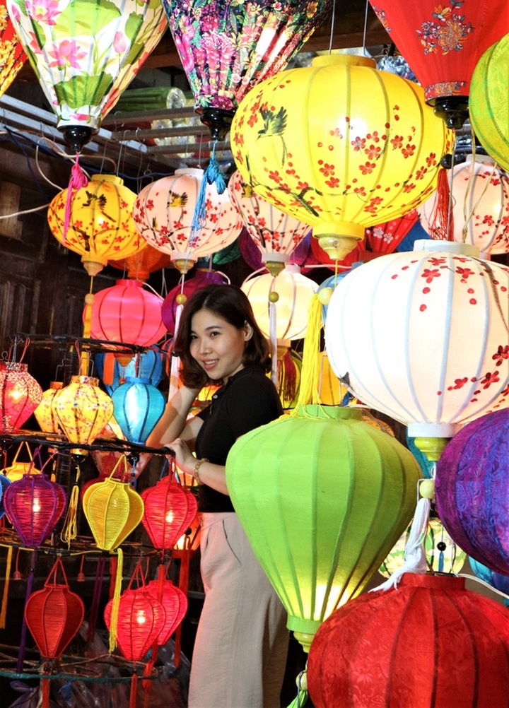 Hoi An crowded again after flood and Covid-19 outbreak - 5