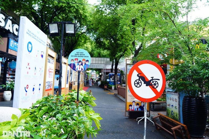 Many tourist sites in HCM City suspended due to Covid-19 - 9