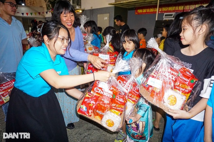 Covid-19 orphans celebrate lunar new year at new home - 9