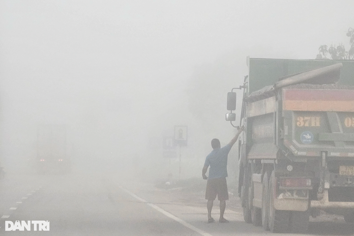 Flights delayed as Nghe An sky covered in thick fog - 6