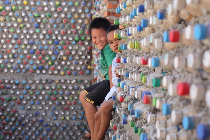 Ly Son house built from plastic bottles - 4