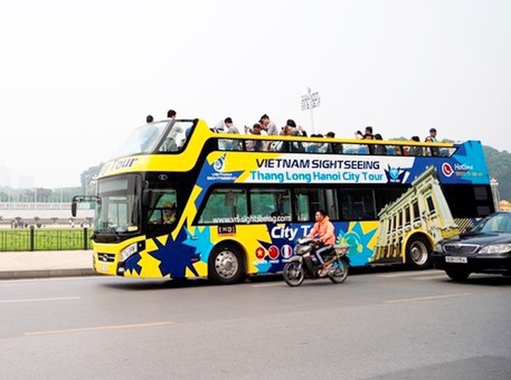 Hanoi double-decker bus service resumed - 1