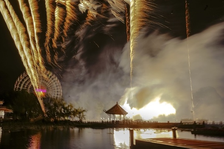 Fireworks light up HCM City sky on National Day - 8
