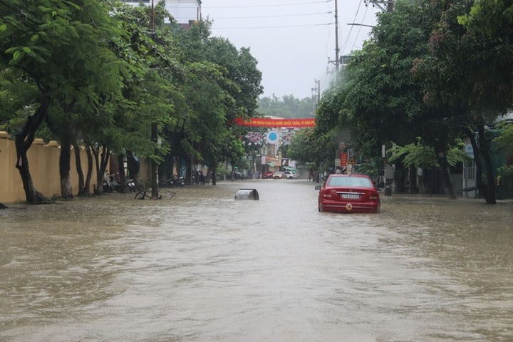 Torrential rain severely floods northern mountainous city - 2 Torrential rain severely floods northern mountainous city - 2