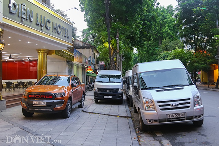 Pavement encroachment more rampant in Hanoi - 7