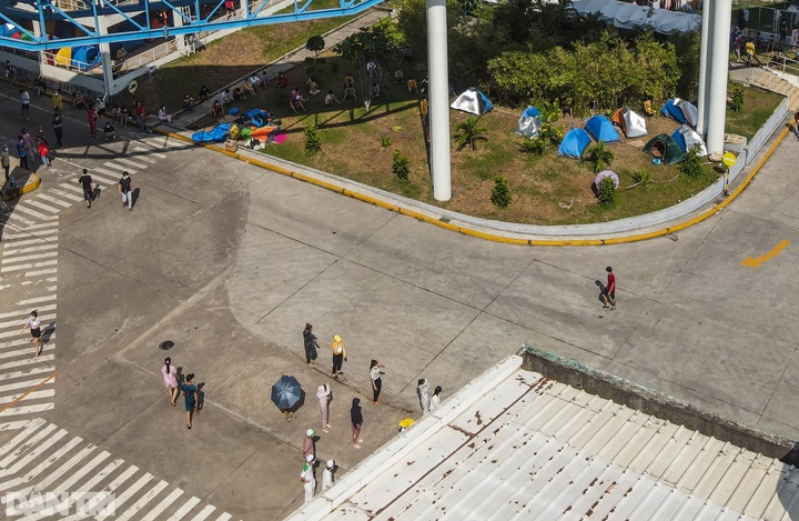 Thousands quarantined inside Ho Chi Minh City company - 5