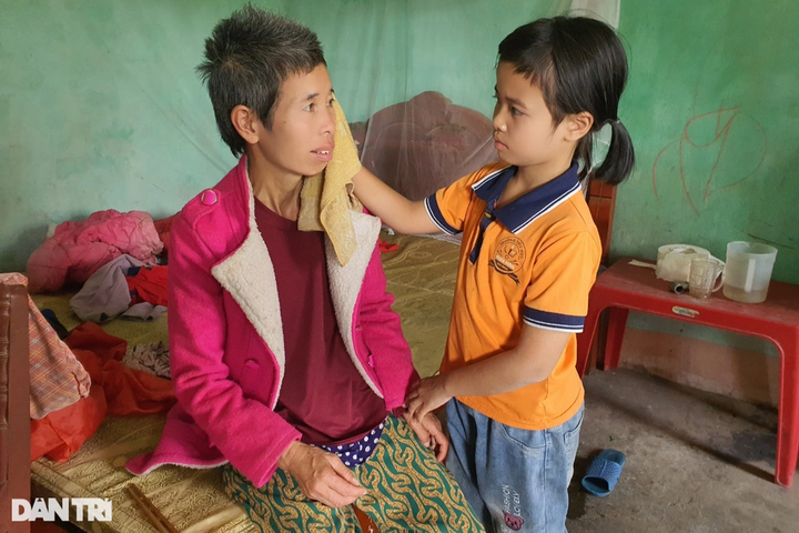 Daughter taking care of ailing mother needs help - 1