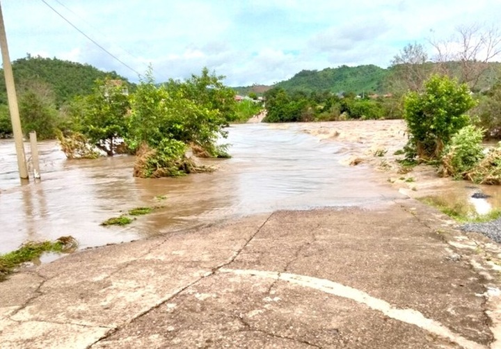Hundreds of Gia Lai households isolated in floods - 1