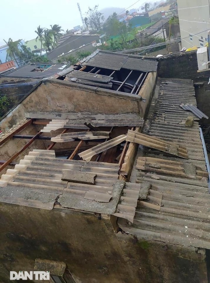 Storm Molave ravages central coastal provinces - 1 Storm Molave ravages central coastal provinces - 1