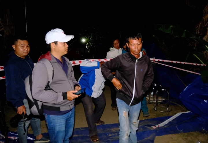 Rescue team continue searching for boy fallen 35m deep into concrete pillar - 4