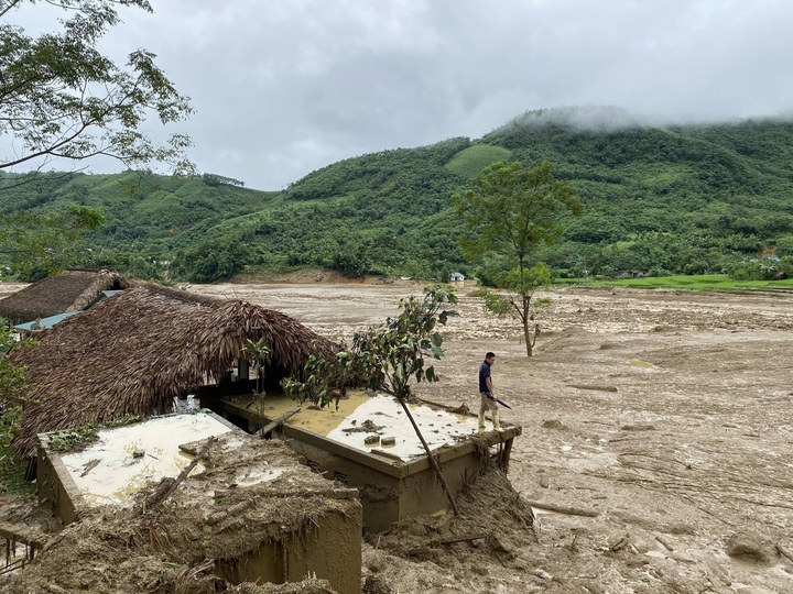 At least 15 people dead in Lao Cai landslide - 2