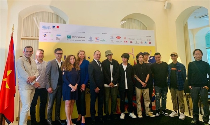 Street arts performance opens for public at weekend - 1