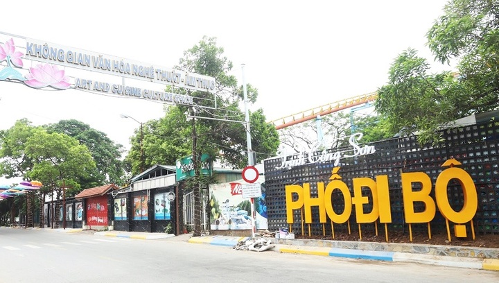 Hanoi reopens Trinh Cong Son Walking Street - 1