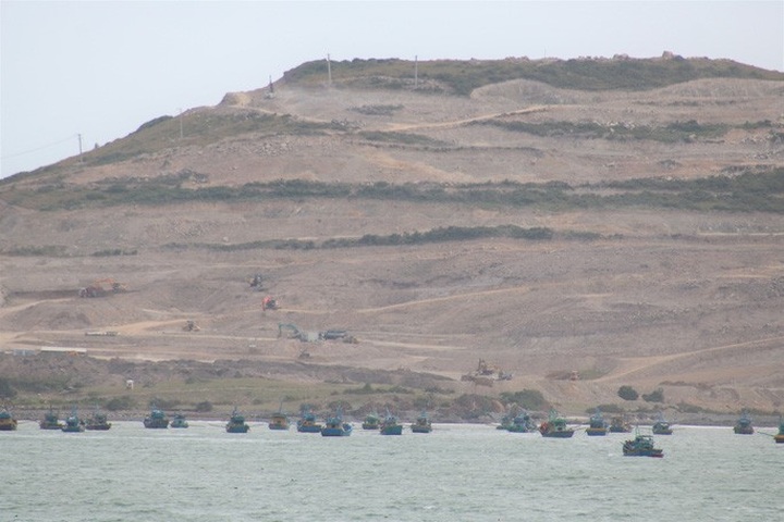 Tourism investor destroys Binh Thuan Island despite ban on work - 1