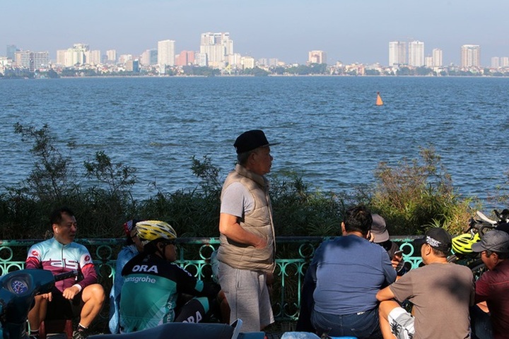 Late autumn morning by the West Lake - 5