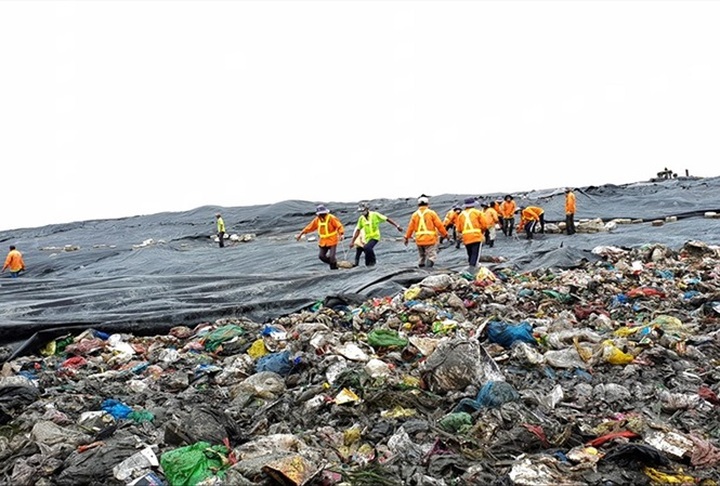 HCM City seeks ways to recycle rubbish - 1