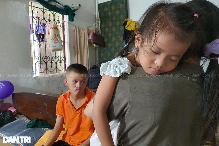 Poor woman seeks help for save children - 2