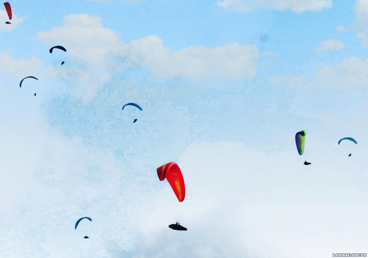 Lai Chau holds Open Putaleng Paragliding Tournament 2020 - 1